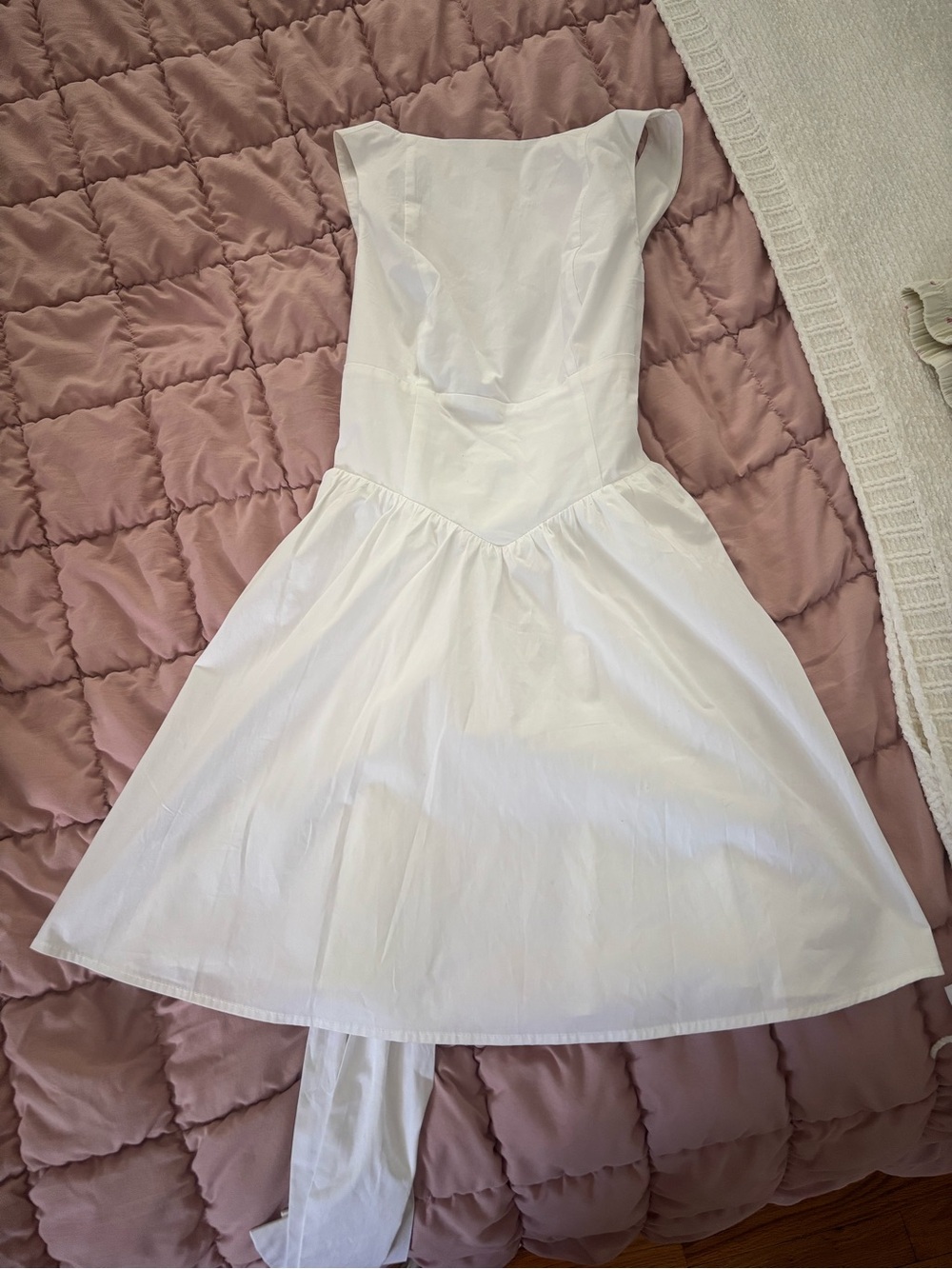White Women’s Dress size S with low back and bow